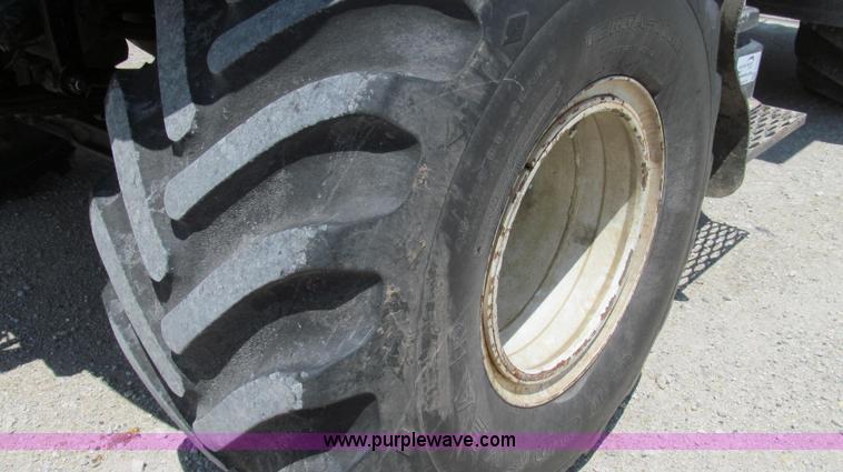 image for item G2051 1989 International 1954 Loral Easy Rider 2000C dry floater truck