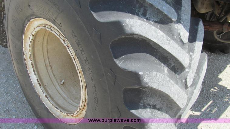 image for item G2051 1989 International 1954 Loral Easy Rider 2000C dry floater truck