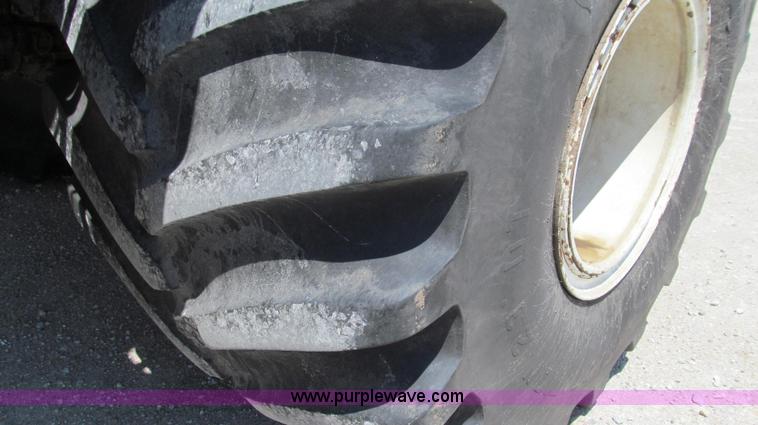 image for item G2051 1989 International 1954 Loral Easy Rider 2000C dry floater truck