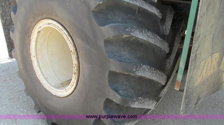 image for item G2051 1989 International 1954 Loral Easy Rider 2000C dry floater truck