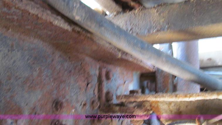 image for item G2051 1989 International 1954 Loral Easy Rider 2000C dry floater truck