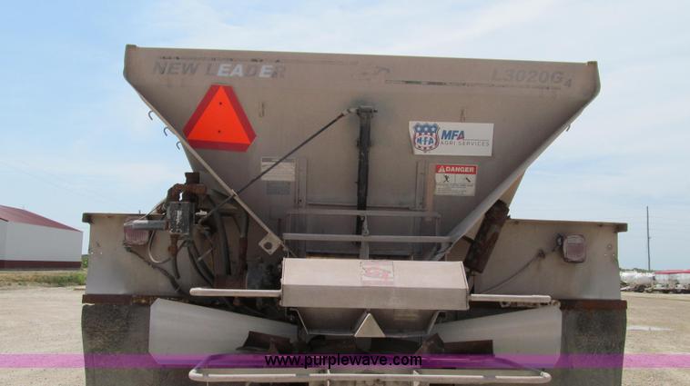 image for item G2051 1989 International 1954 Loral Easy Rider 2000C dry floater truck