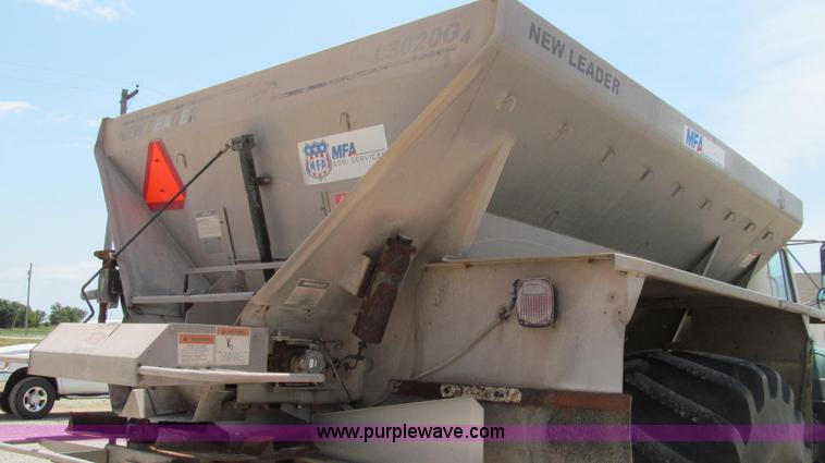 image for item G2051 1989 International 1954 Loral Easy Rider 2000C dry floater truck