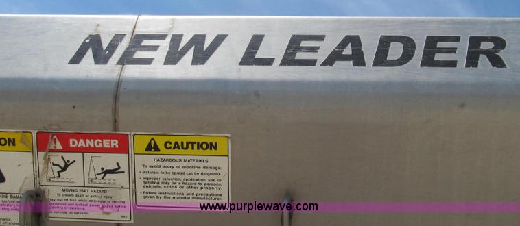 image for item G2051 1989 International 1954 Loral Easy Rider 2000C dry floater truck