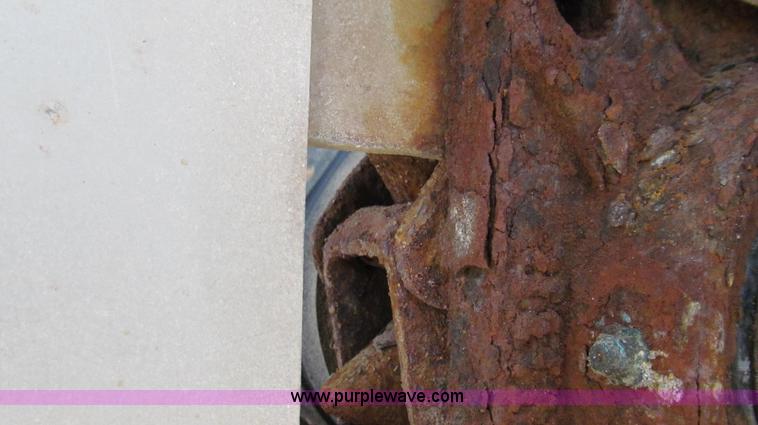 image for item G2051 1989 International 1954 Loral Easy Rider 2000C dry floater truck