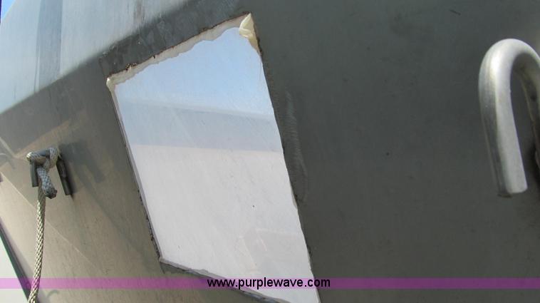 image for item G2051 1989 International 1954 Loral Easy Rider 2000C dry floater truck