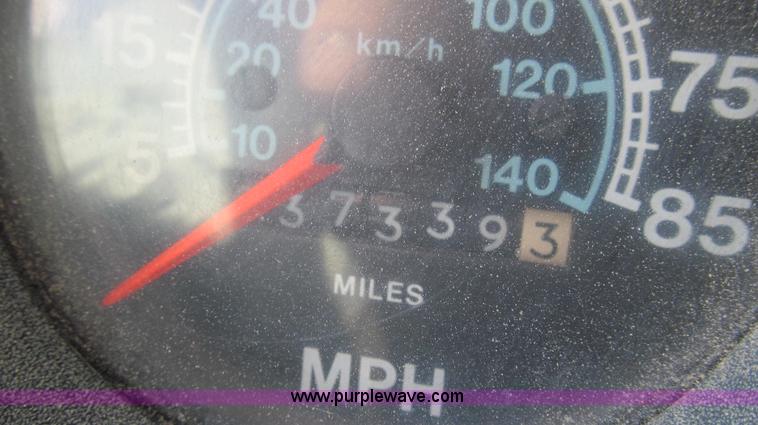 image for item G2051 1989 International 1954 Loral Easy Rider 2000C dry floater truck