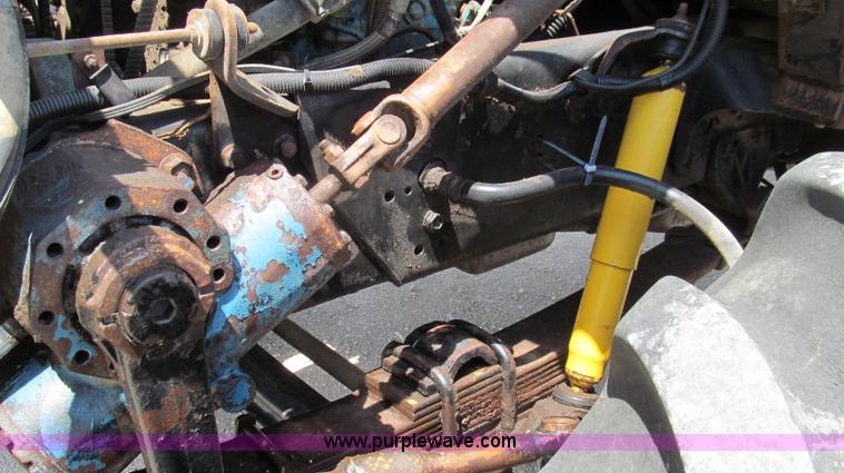 image for item G2051 1989 International 1954 Loral Easy Rider 2000C dry floater truck