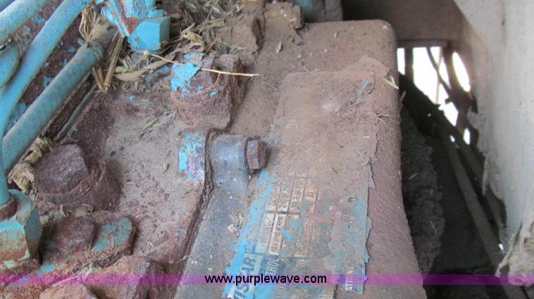 image for item G2051 1989 International 1954 Loral Easy Rider 2000C dry floater truck