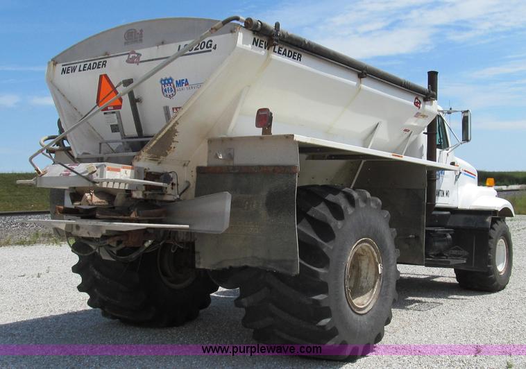 image for item G2052 1999 International 2554 dry floater truck