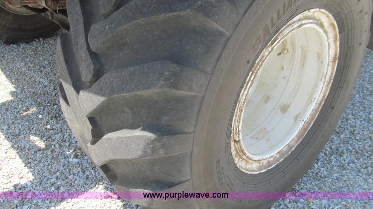 image for item G2052 1999 International 2554 dry floater truck