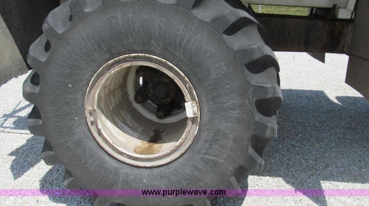 image for item G2052 1999 International 2554 dry floater truck