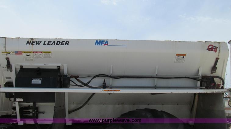 image for item G2052 1999 International 2554 dry floater truck