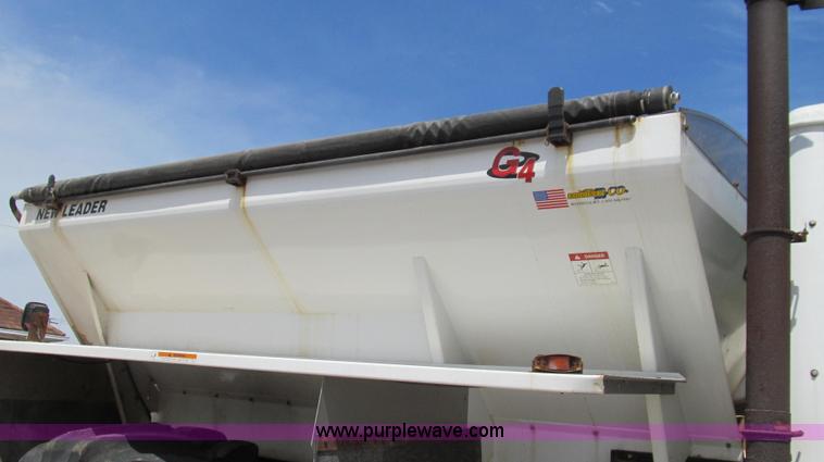 image for item G2052 1999 International 2554 dry floater truck