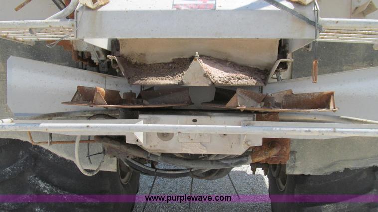 image for item G2052 1999 International 2554 dry floater truck