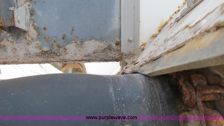 image for item G2052 1999 International 2554 dry floater truck