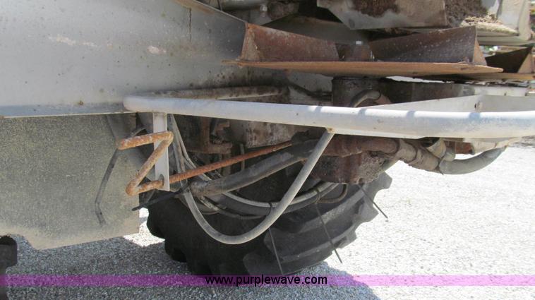 image for item G2052 1999 International 2554 dry floater truck