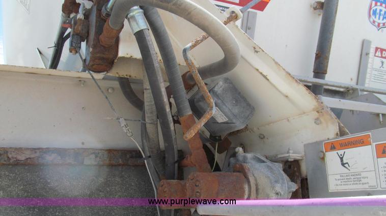 image for item G2052 1999 International 2554 dry floater truck