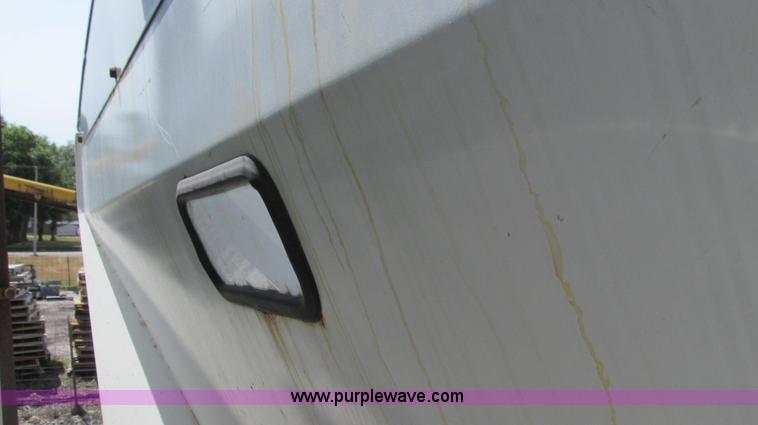 image for item G2052 1999 International 2554 dry floater truck