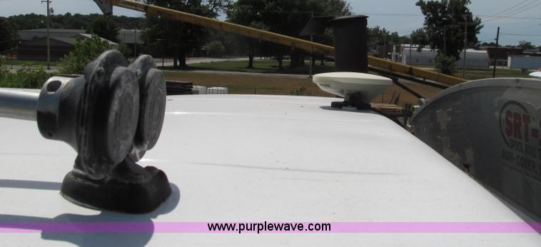 image for item G2052 1999 International 2554 dry floater truck