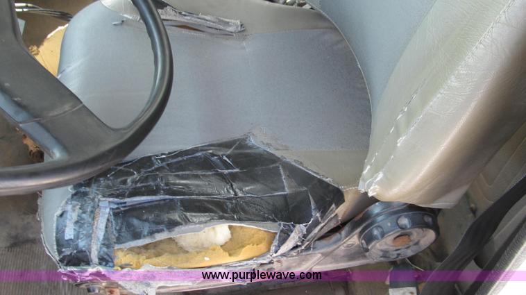 image for item G2052 1999 International 2554 dry floater truck