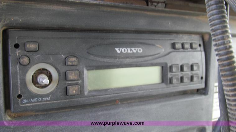 image for item G2052 1999 International 2554 dry floater truck