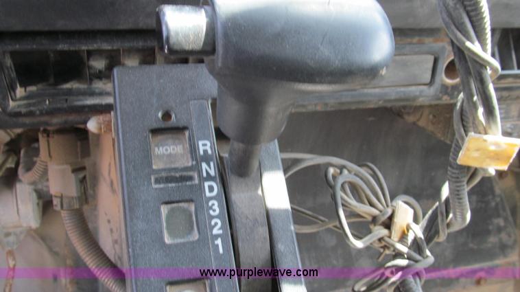 image for item G2052 1999 International 2554 dry floater truck