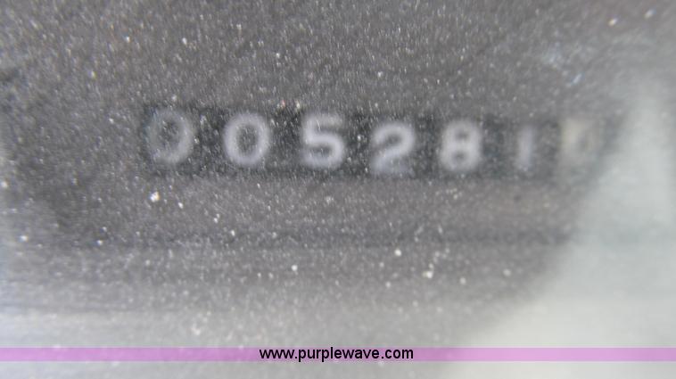 image for item G2052 1999 International 2554 dry floater truck