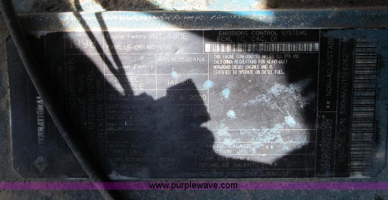 image for item G2052 1999 International 2554 dry floater truck