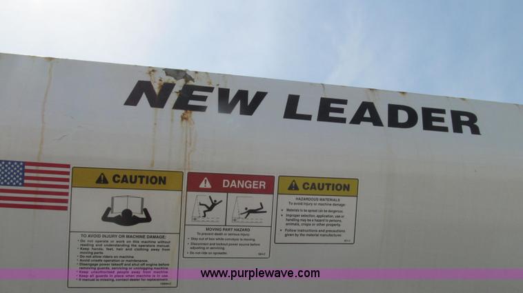 image for item G2052 1999 International 2554 dry floater truck