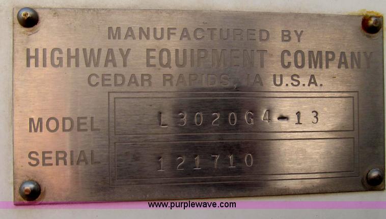 image for item G2052 1999 International 2554 dry floater truck