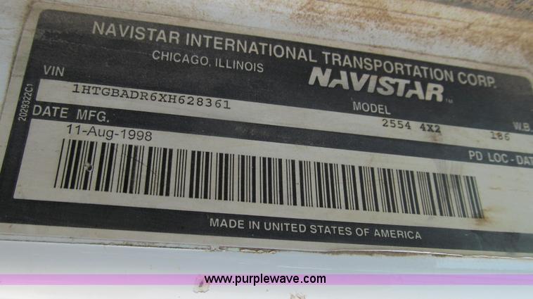 image for item G2052 1999 International 2554 dry floater truck