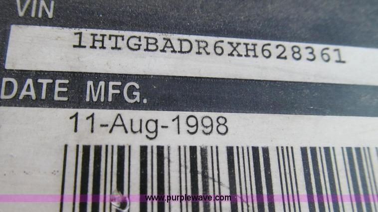 image for item G2052 1999 International 2554 dry floater truck