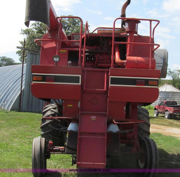 image for item G2058 1979 International 1460 Axial-Flow 2WD combine