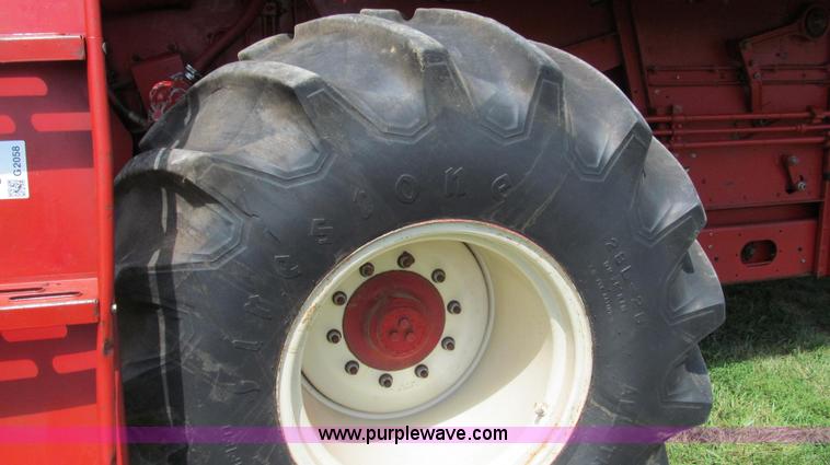 image for item G2058 1979 International 1460 Axial-Flow 2WD combine