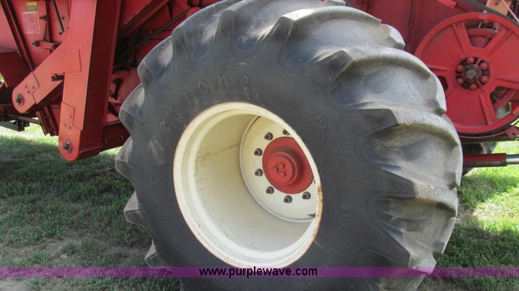 image for item G2058 1979 International 1460 Axial-Flow 2WD combine