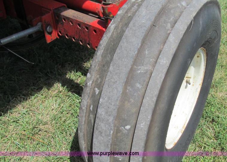 image for item G2058 1979 International 1460 Axial-Flow 2WD combine