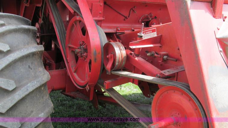 image for item G2058 1979 International 1460 Axial-Flow 2WD combine