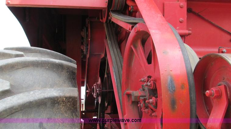 image for item G2058 1979 International 1460 Axial-Flow 2WD combine