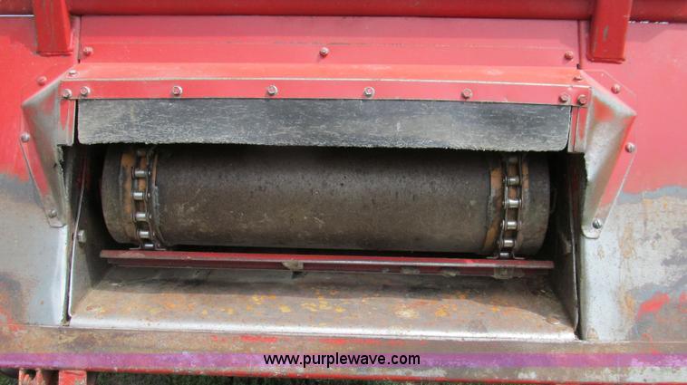 image for item G2058 1979 International 1460 Axial-Flow 2WD combine