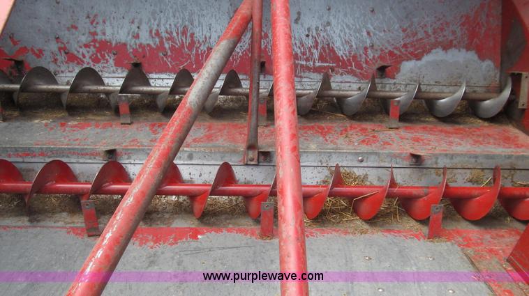 image for item G2058 1979 International 1460 Axial-Flow 2WD combine