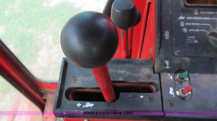 image for item G2058 1979 International 1460 Axial-Flow 2WD combine