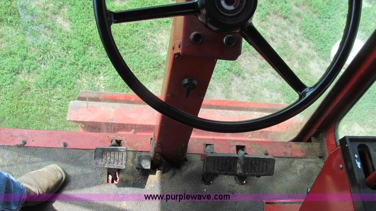 image for item G2058 1979 International 1460 Axial-Flow 2WD combine
