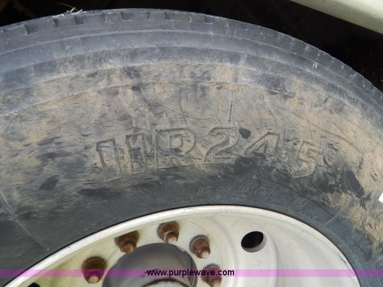 image for item G3340 1999 Wilson 52'L cattle pot trailer