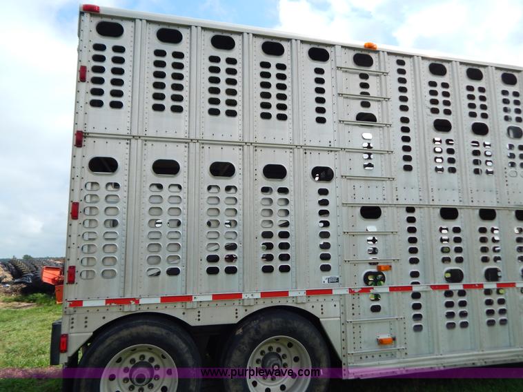 image for item G3340 1999 Wilson 52'L cattle pot trailer