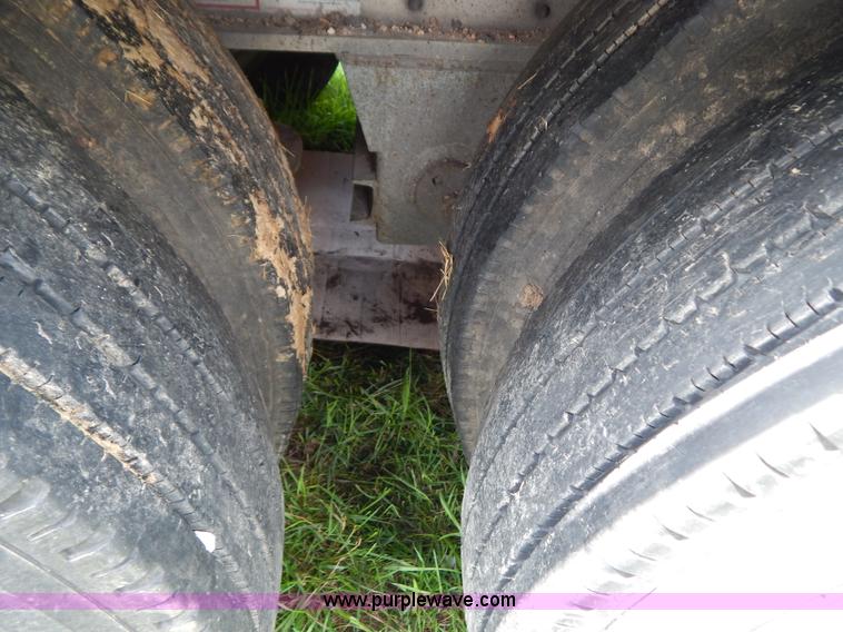 image for item G3340 1999 Wilson 52'L cattle pot trailer