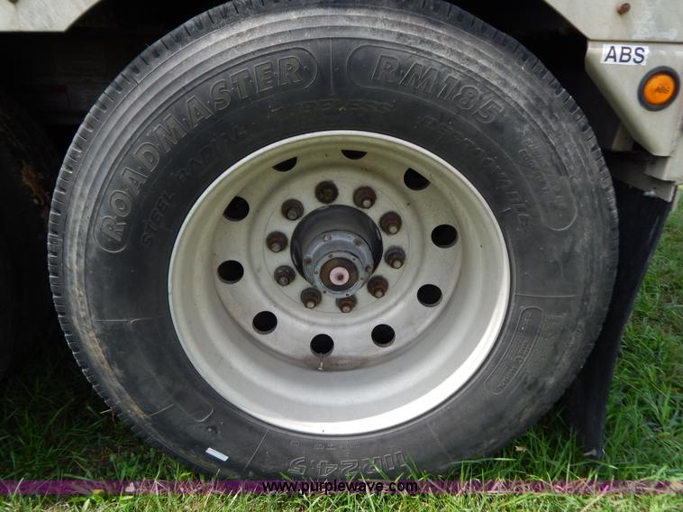 image for item G3340 1999 Wilson 52'L cattle pot trailer