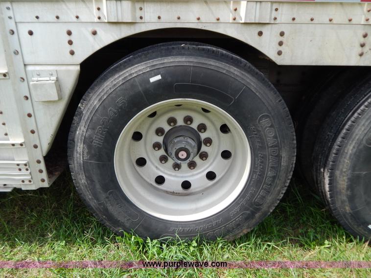 image for item G3340 1999 Wilson 52'L cattle pot trailer