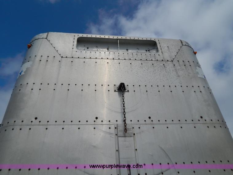 image for item G3340 1999 Wilson 52'L cattle pot trailer