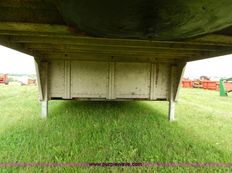 image for item G3340 1999 Wilson 52'L cattle pot trailer